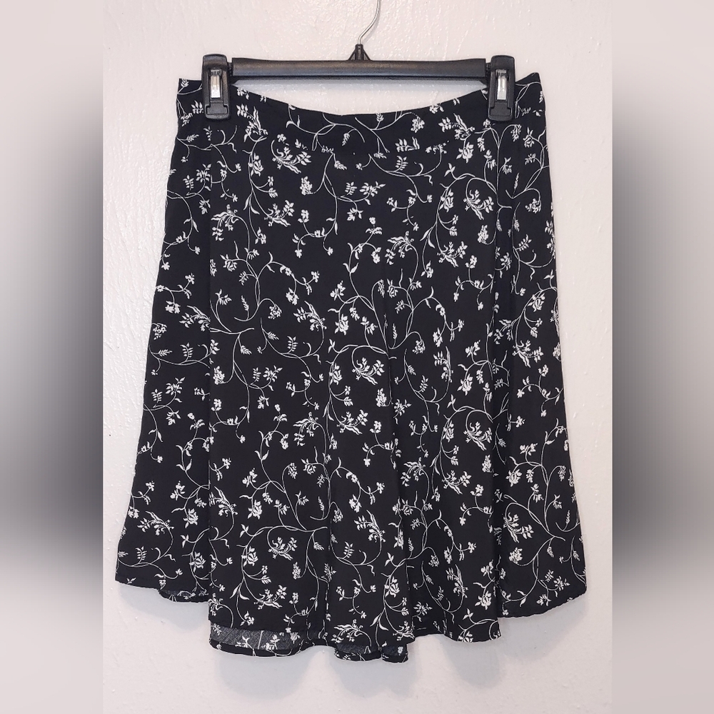 Basic Editions  Feminine‎ Black/ White Floral A-Line 90's/Y2K Skirt Large